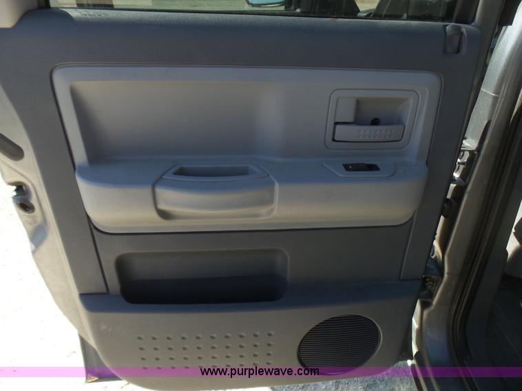 image for item L5470 2006 Dodge Dakota SLT Quad Cab pickup truck