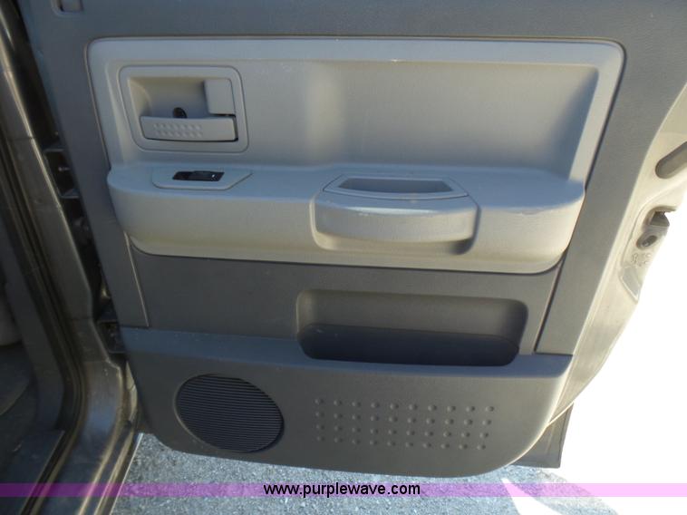 image for item L5470 2006 Dodge Dakota SLT Quad Cab pickup truck