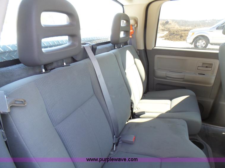 image for item L5470 2006 Dodge Dakota SLT Quad Cab pickup truck