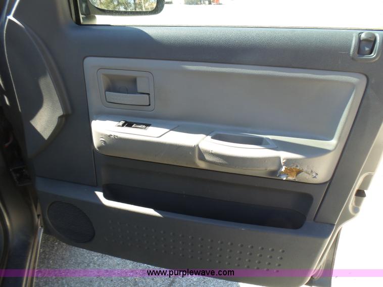 image for item L5470 2006 Dodge Dakota SLT Quad Cab pickup truck