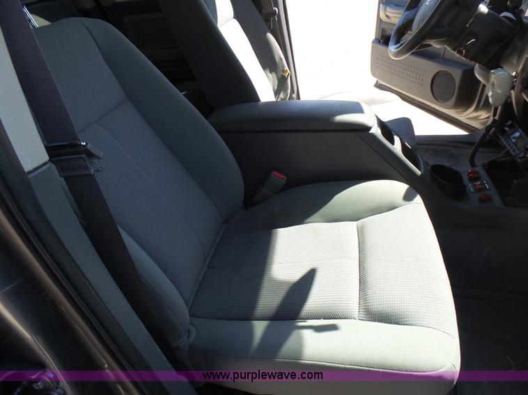 image for item L5470 2006 Dodge Dakota SLT Quad Cab pickup truck