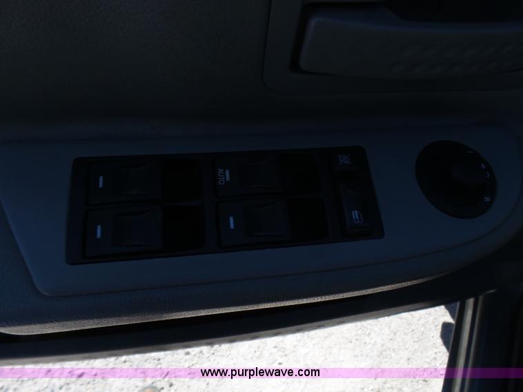 image for item L5470 2006 Dodge Dakota SLT Quad Cab pickup truck