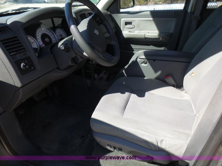 image for item L5470 2006 Dodge Dakota SLT Quad Cab pickup truck