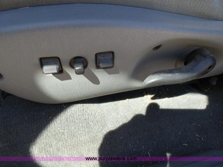 image for item L5470 2006 Dodge Dakota SLT Quad Cab pickup truck