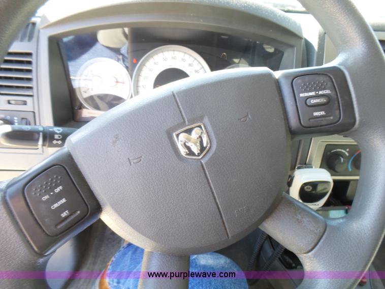 image for item L5470 2006 Dodge Dakota SLT Quad Cab pickup truck