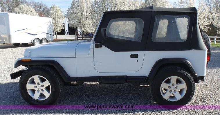 image for item L5472 1992 Jeep Wrangler Islander SUV