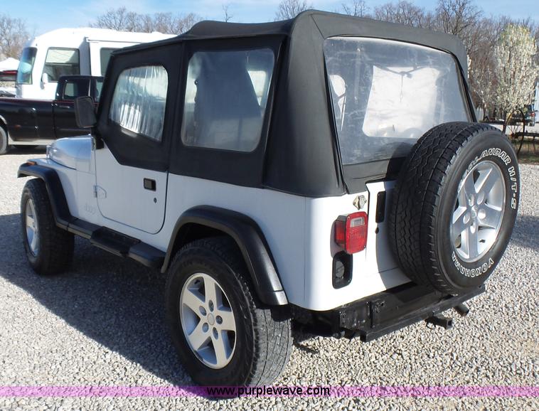 image for item L5472 1992 Jeep Wrangler Islander SUV