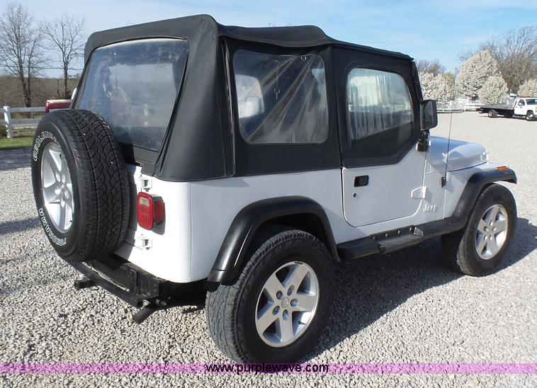 image for item L5472 1992 Jeep Wrangler Islander SUV