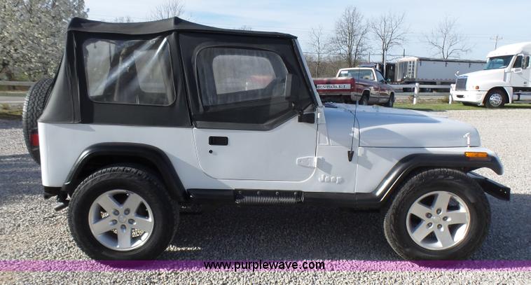 image for item L5472 1992 Jeep Wrangler Islander SUV