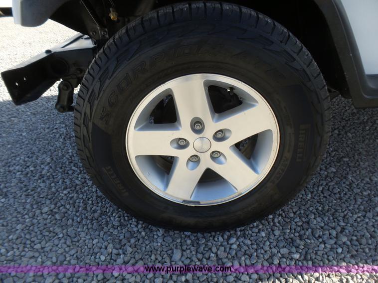 image for item L5472 1992 Jeep Wrangler Islander SUV