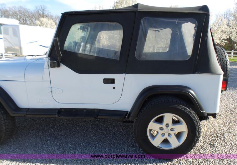 image for item L5472 1992 Jeep Wrangler Islander SUV