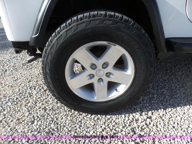 image for item L5472 1992 Jeep Wrangler Islander SUV