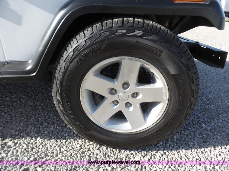 image for item L5472 1992 Jeep Wrangler Islander SUV