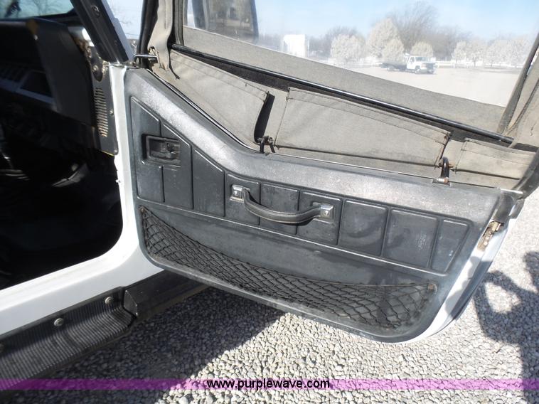 image for item L5472 1992 Jeep Wrangler Islander SUV