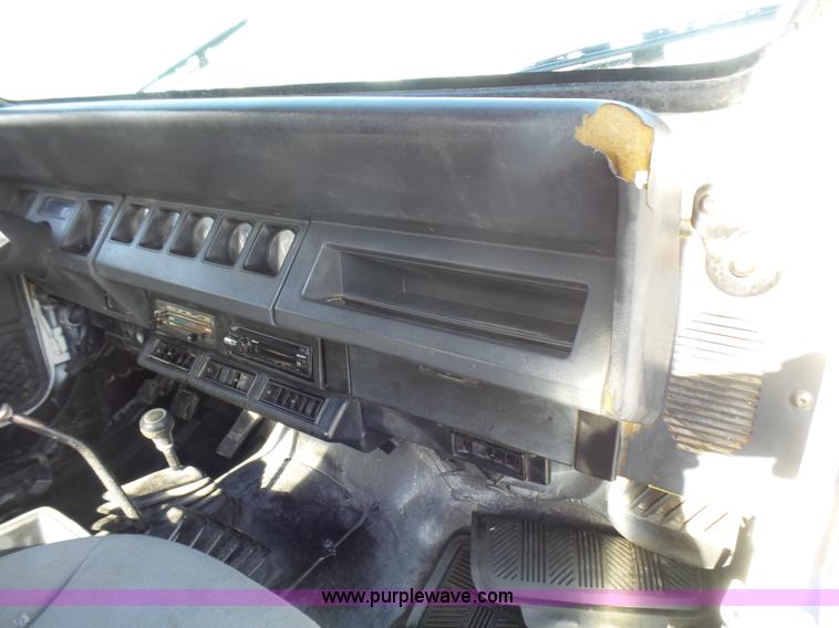 image for item L5472 1992 Jeep Wrangler Islander SUV