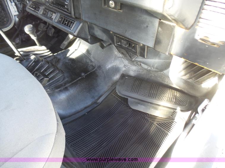 image for item L5472 1992 Jeep Wrangler Islander SUV