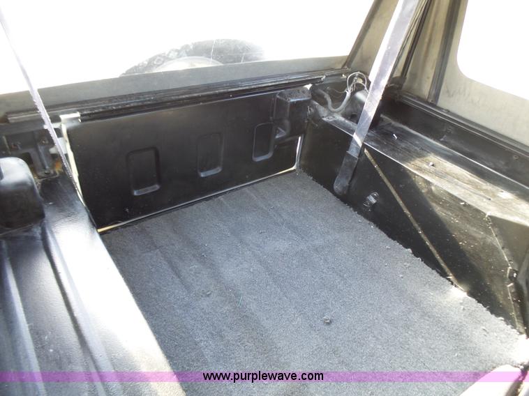 image for item L5472 1992 Jeep Wrangler Islander SUV