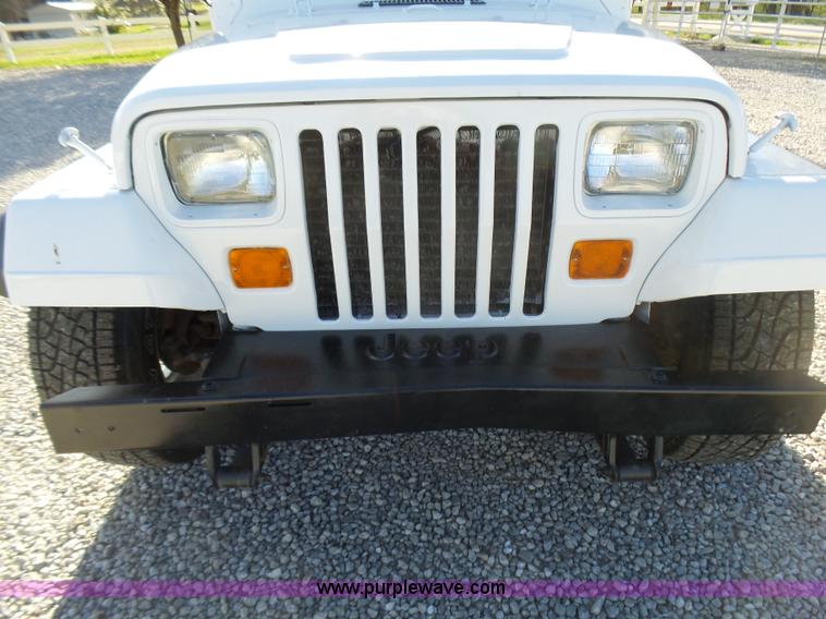 image for item L5472 1992 Jeep Wrangler Islander SUV