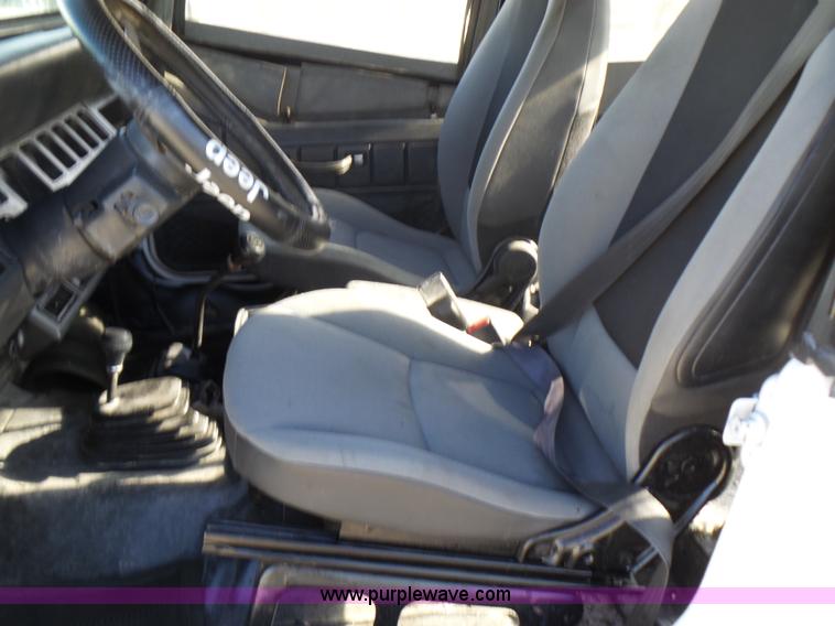 image for item L5472 1992 Jeep Wrangler Islander SUV