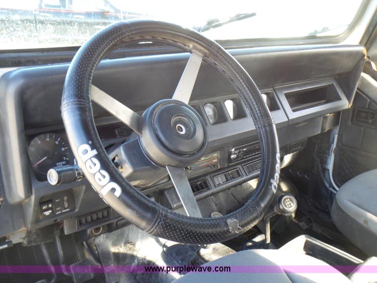 image for item L5472 1992 Jeep Wrangler Islander SUV