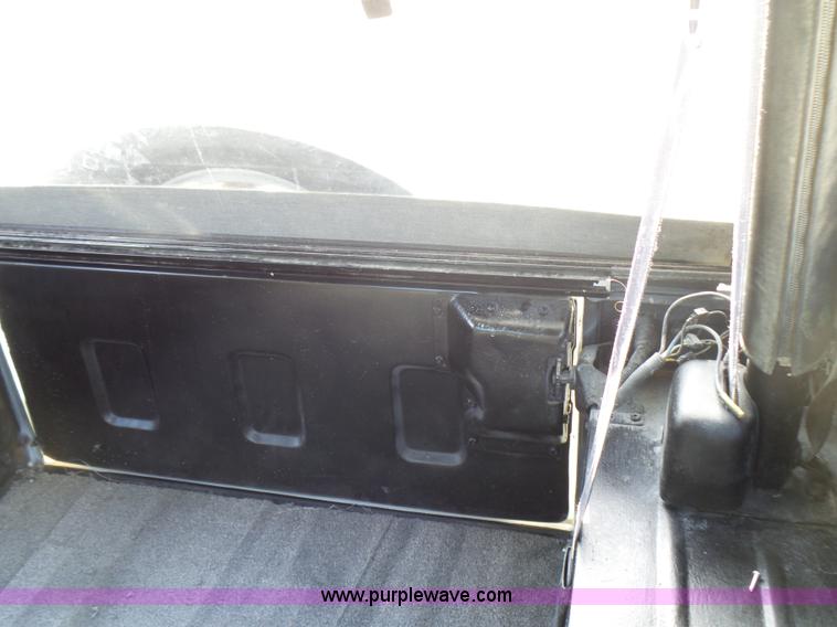 image for item L5472 1992 Jeep Wrangler Islander SUV