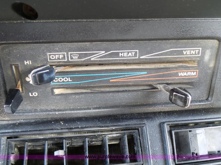 image for item L5472 1992 Jeep Wrangler Islander SUV