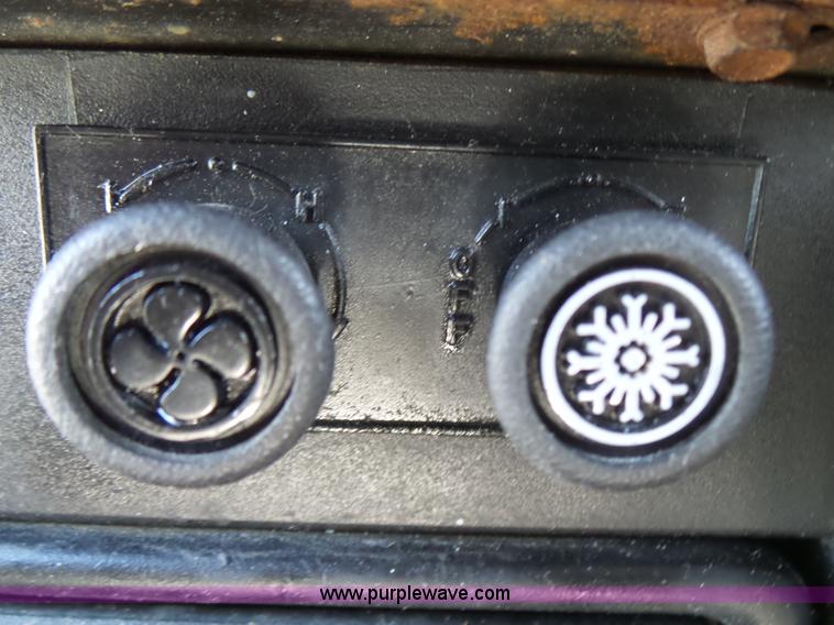 image for item L5472 1992 Jeep Wrangler Islander SUV