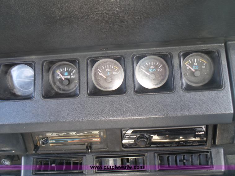 image for item L5472 1992 Jeep Wrangler Islander SUV