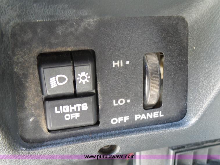 image for item L5472 1992 Jeep Wrangler Islander SUV