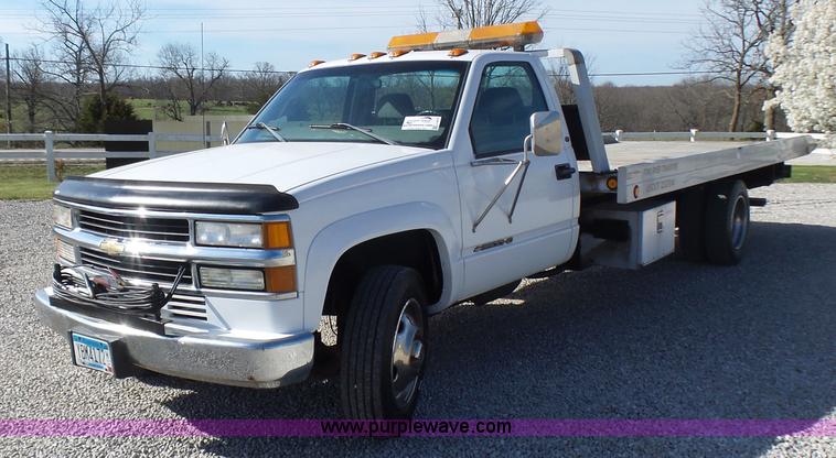 image for item L5474 1998 Chevrolet 3500HD rollback truck