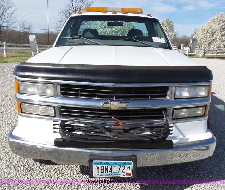 image for item L5474 1998 Chevrolet 3500HD rollback truck