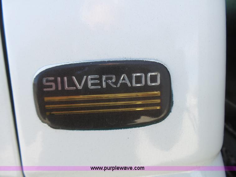 image for item L5474 1998 Chevrolet 3500HD rollback truck