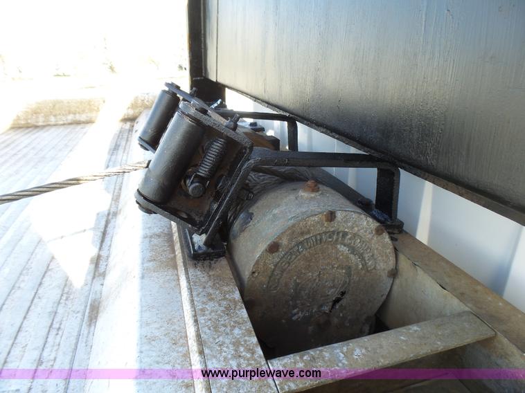 image for item L5474 1998 Chevrolet 3500HD rollback truck