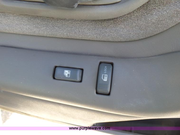 image for item L5474 1998 Chevrolet 3500HD rollback truck