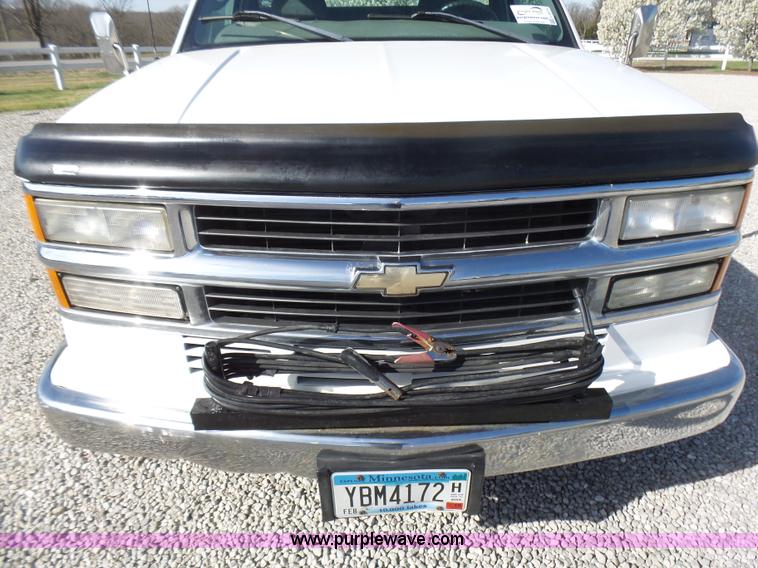 image for item L5474 1998 Chevrolet 3500HD rollback truck