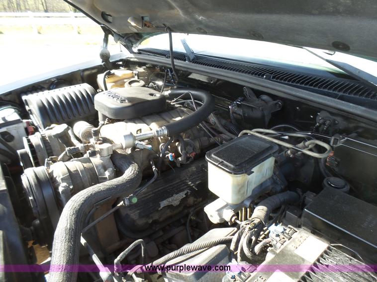 image for item L5474 1998 Chevrolet 3500HD rollback truck