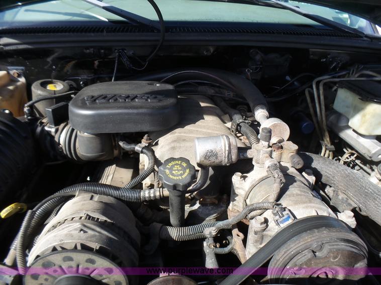 image for item L5474 1998 Chevrolet 3500HD rollback truck