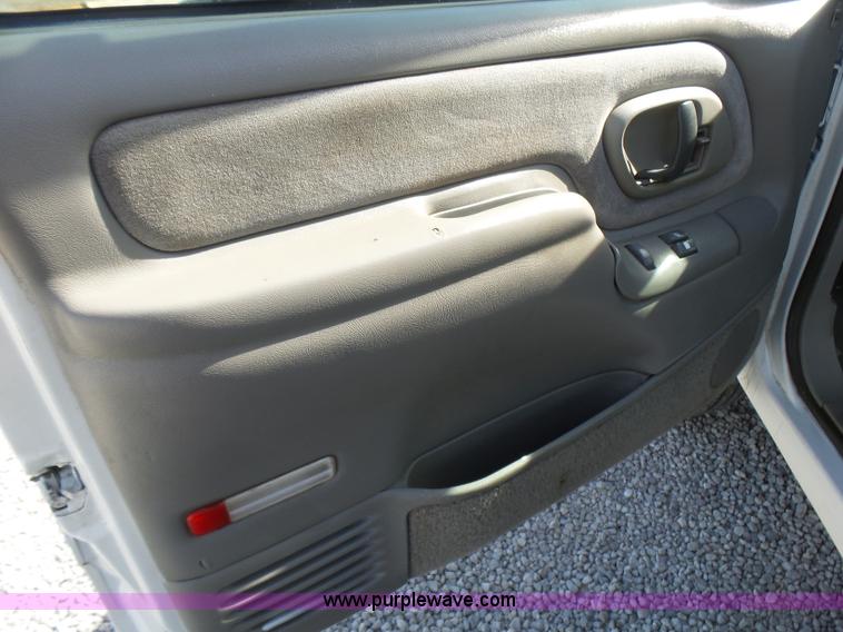 image for item L5474 1998 Chevrolet 3500HD rollback truck