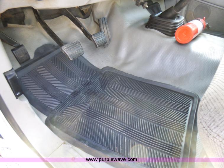 image for item L5474 1998 Chevrolet 3500HD rollback truck