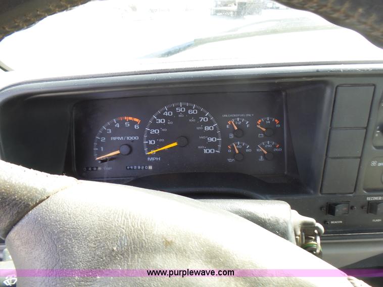 image for item L5474 1998 Chevrolet 3500HD rollback truck