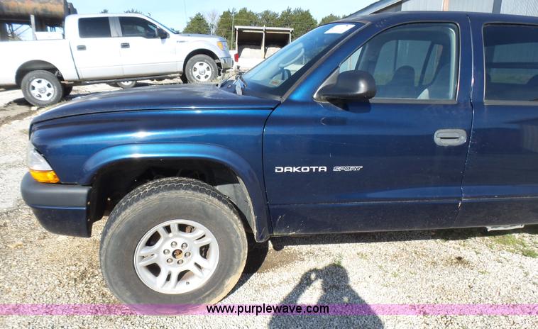 image for item L5485 2002 Dodge Dakota Sport Quad Cab pickup truck