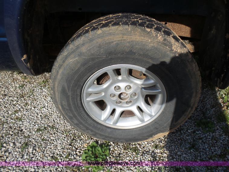 image for item L5485 2002 Dodge Dakota Sport Quad Cab pickup truck