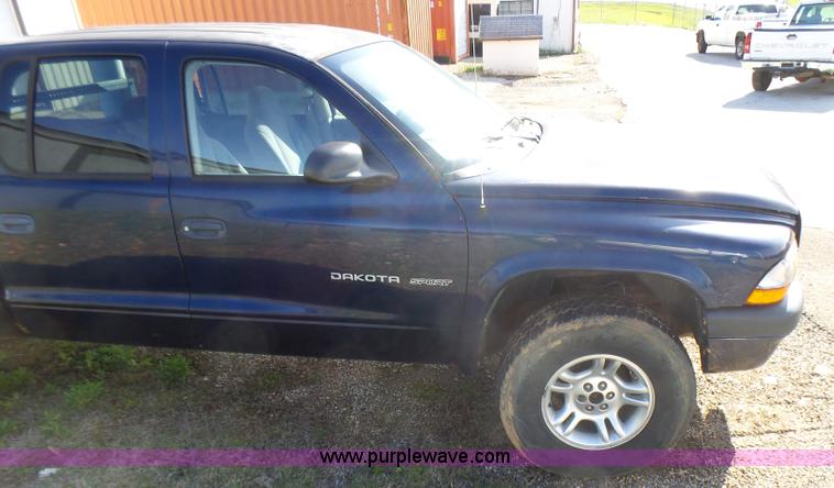 image for item L5485 2002 Dodge Dakota Sport Quad Cab pickup truck