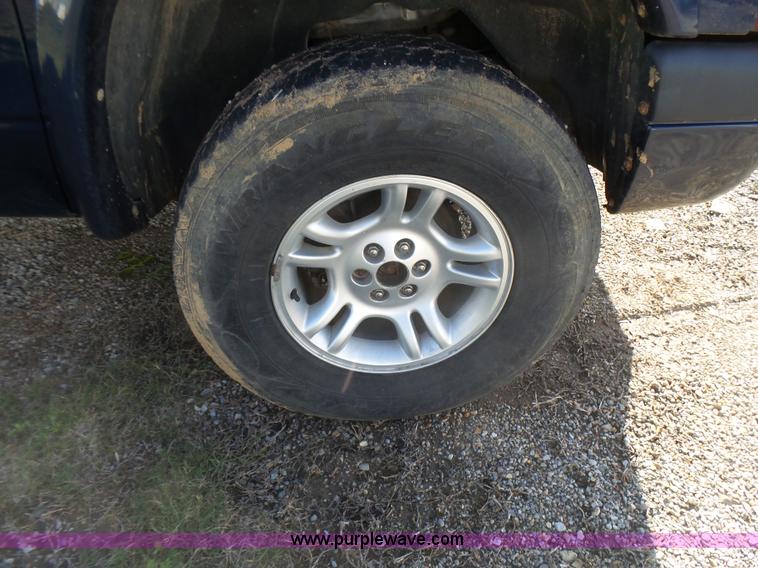 image for item L5485 2002 Dodge Dakota Sport Quad Cab pickup truck