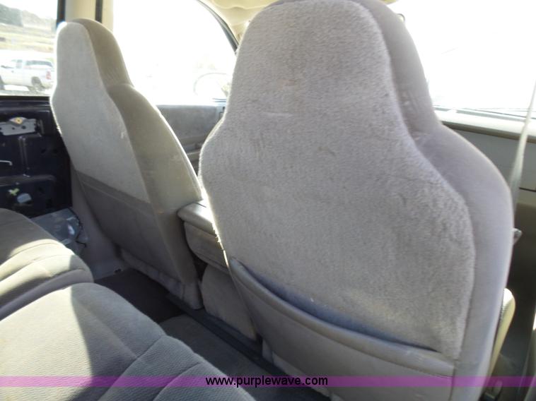 image for item L5485 2002 Dodge Dakota Sport Quad Cab pickup truck