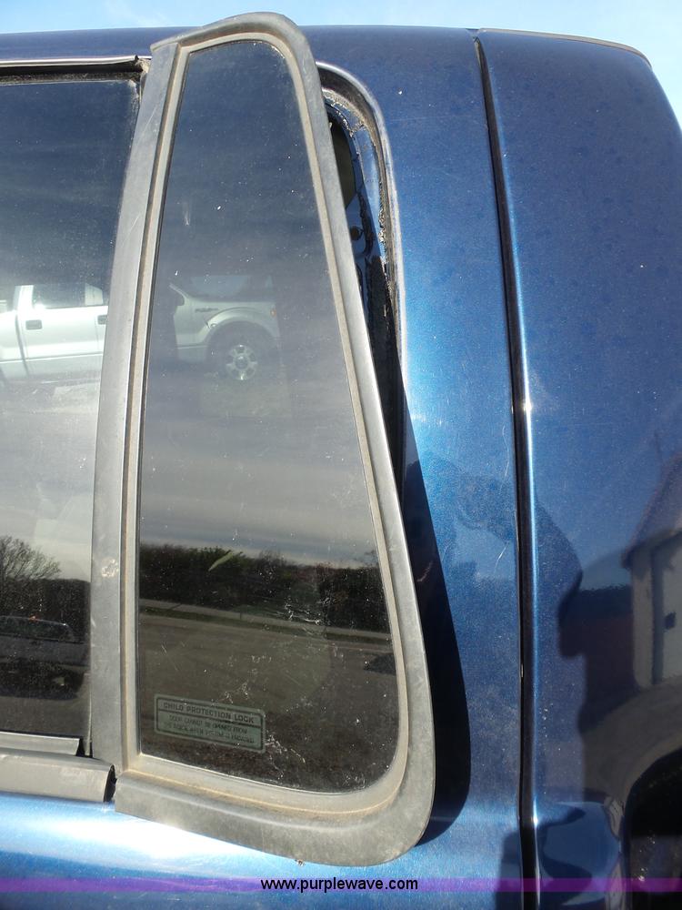 image for item L5485 2002 Dodge Dakota Sport Quad Cab pickup truck