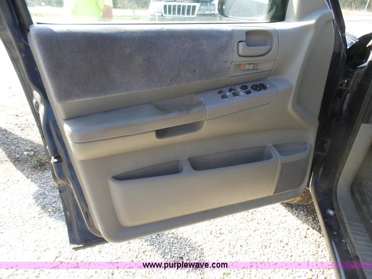 image for item L5485 2002 Dodge Dakota Sport Quad Cab pickup truck