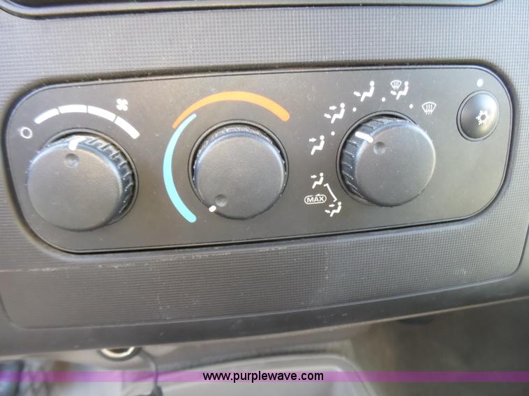 image for item L5485 2002 Dodge Dakota Sport Quad Cab pickup truck