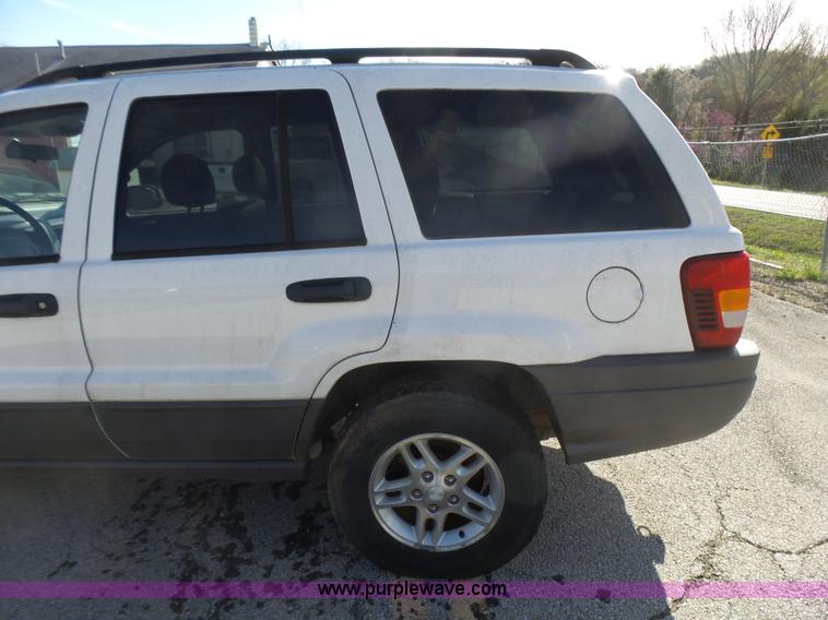image for item L5486 2004 Jeep Grand Cherokee Laredo SUV