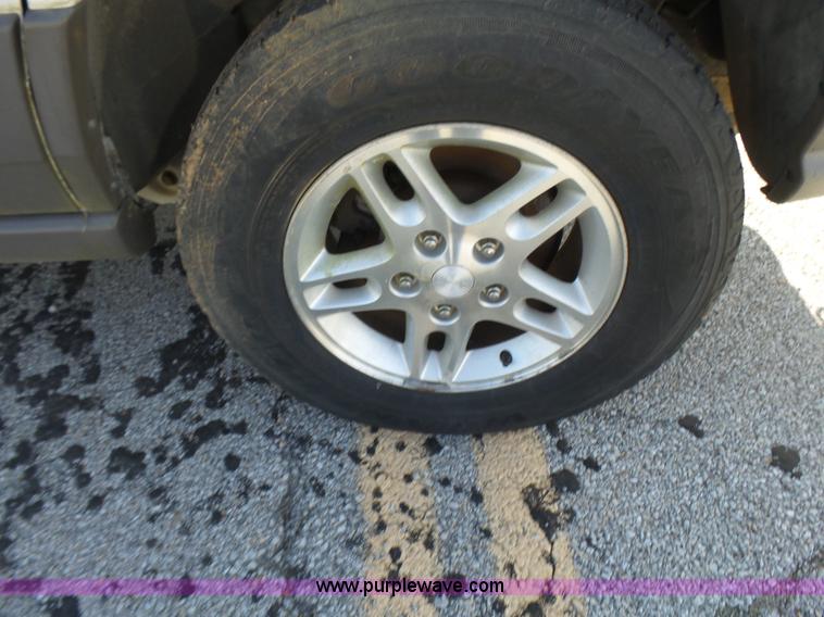 image for item L5486 2004 Jeep Grand Cherokee Laredo SUV